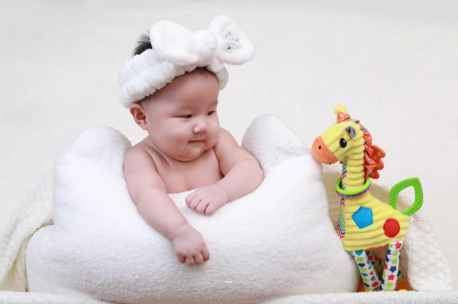 明港宝宝几个月翻身